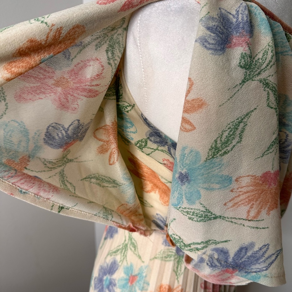 Vintage 70s handmade Floral Pleated Midi Dress in Cream with Pastel Blooms - Picture 9 of 13